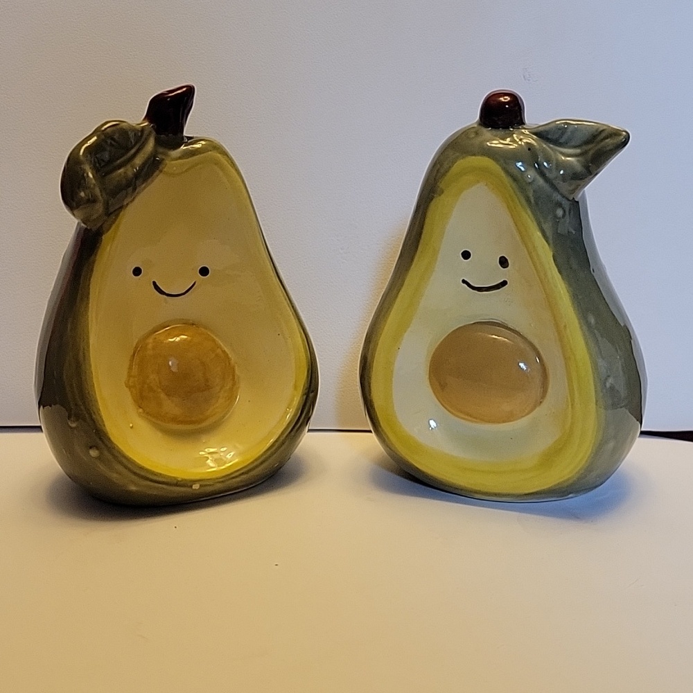 Avacado Salt & Pepper Shaker Set